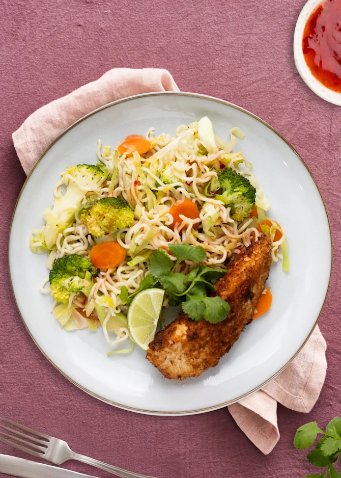 Crispy kylling med stegte nudler