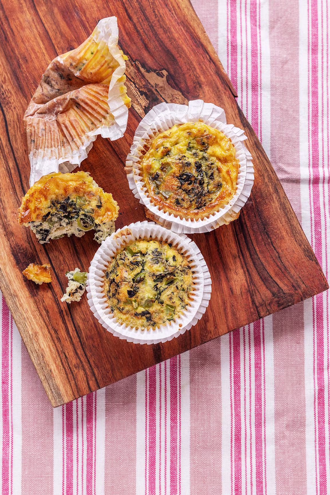 Æggemuffins med hytteost og grønt