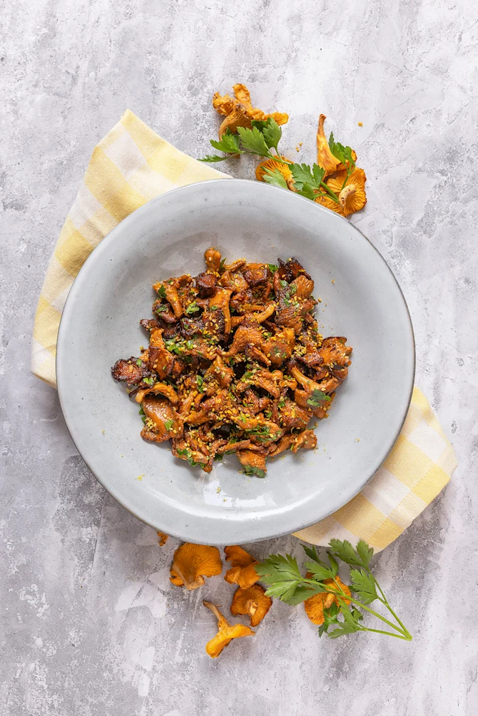Stegte kantareller med tomatvinaigrette