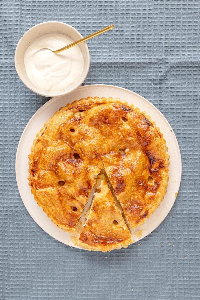 Butterdejstærte med æblekompot