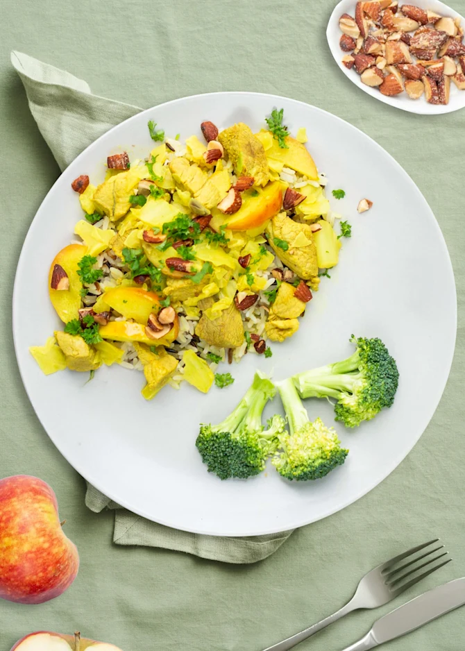 Mørbradgryde med karry, æbler og ristede mandler - til to dage