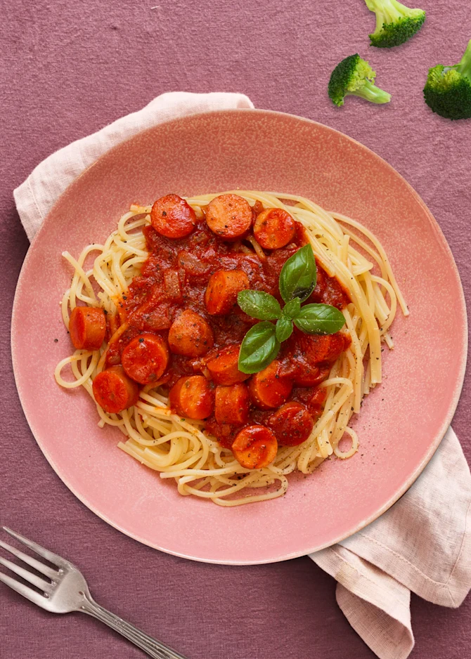 Lynhurtig pasta- og pølseret. Hertil broccoli