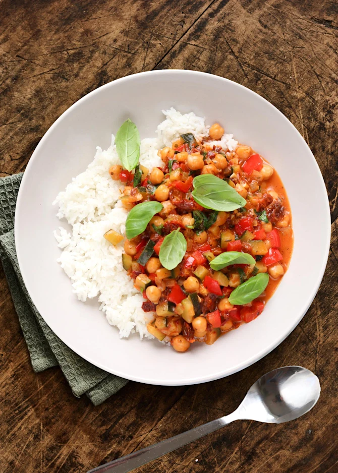 Vegetarisk merry me med kikærter. Hertil ris