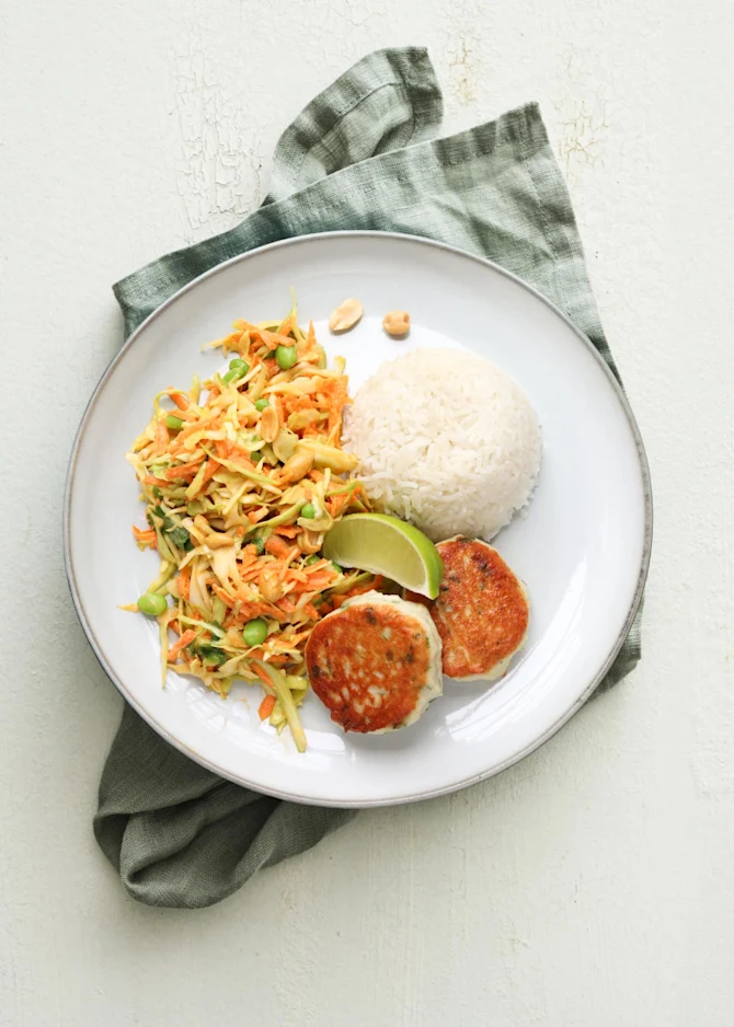 Fishcakes med asiatisk kålsalat og ris
