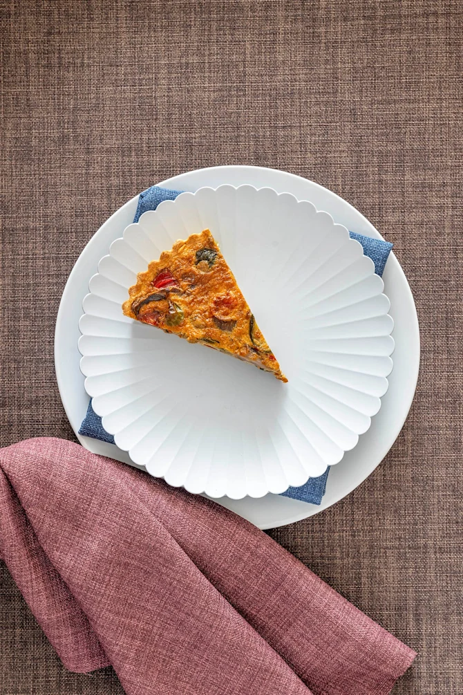 Fuldkornstærte med ratatouille og hytteost 