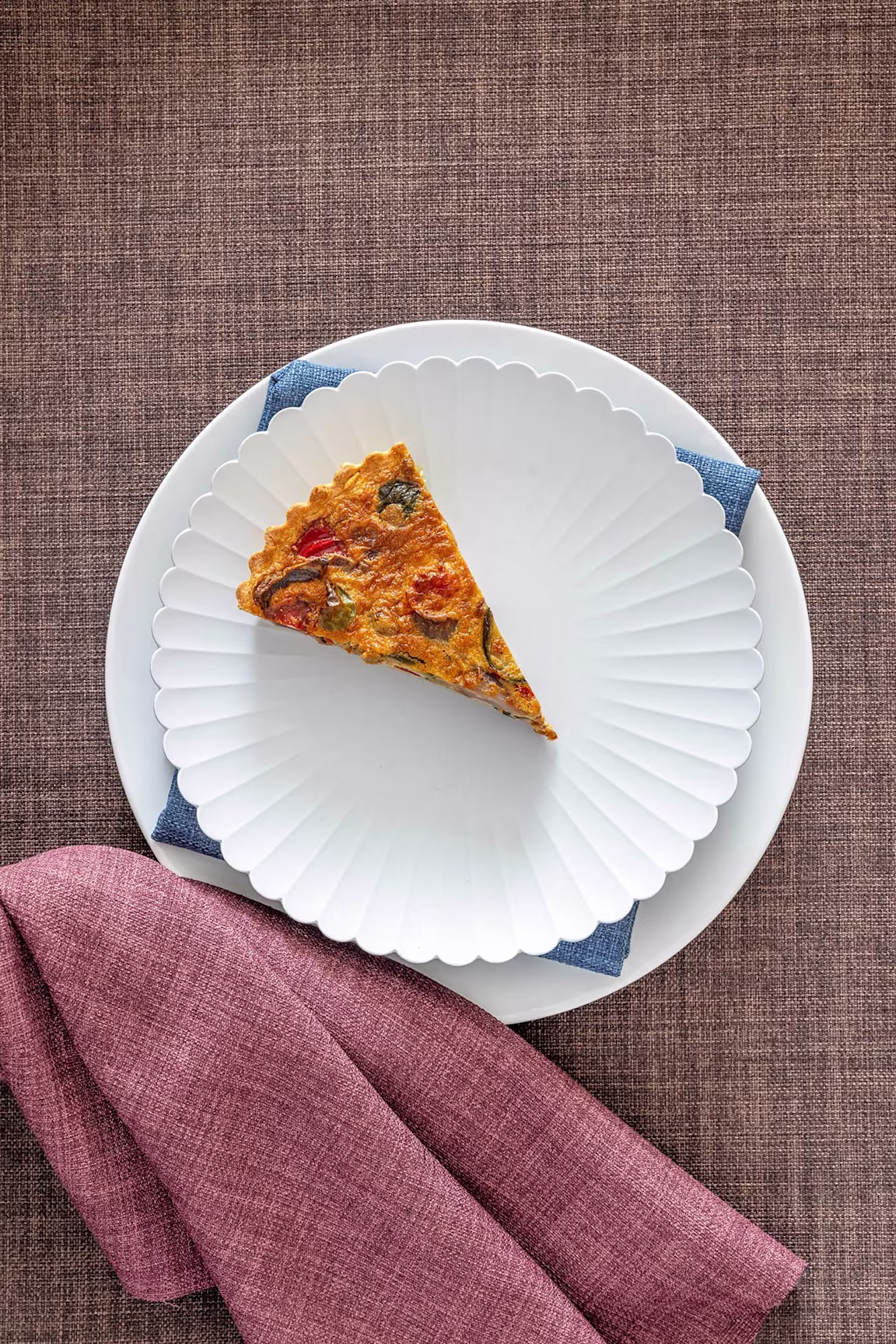 Fuldkornstærte med ratatouille og hytteost