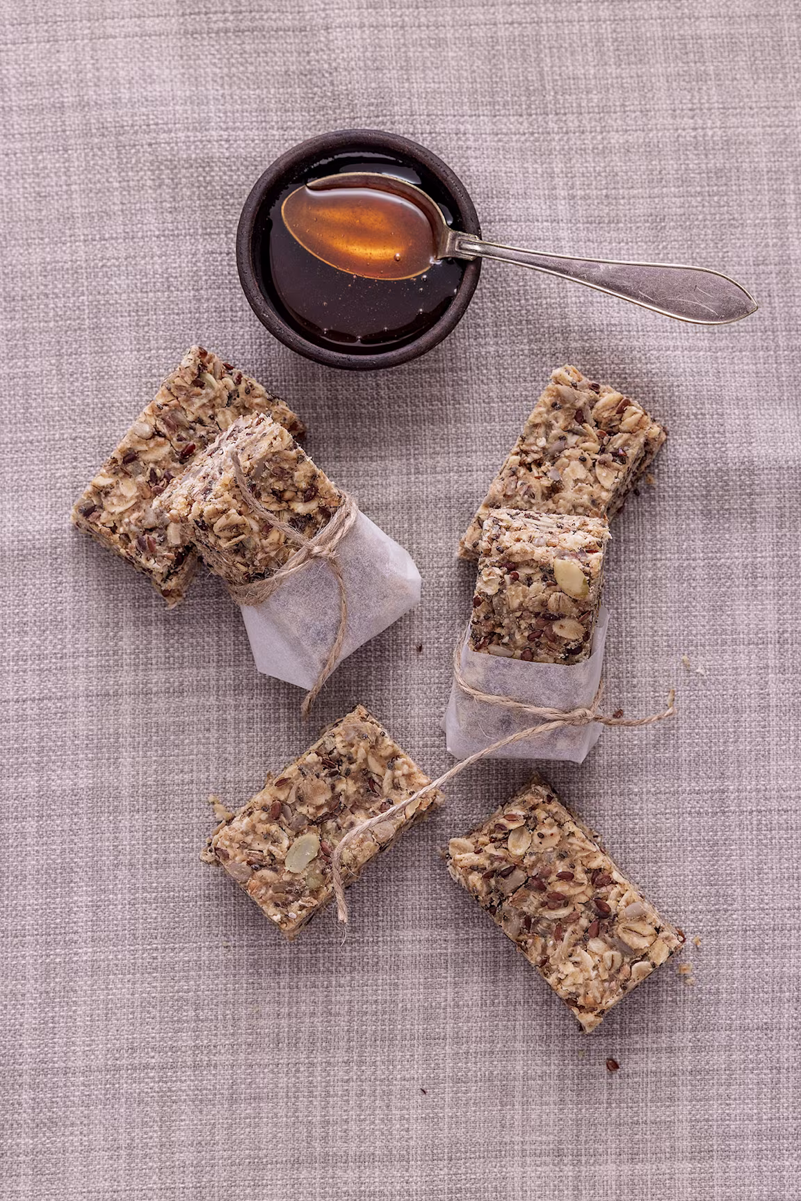 No-bake oats-bar med frø