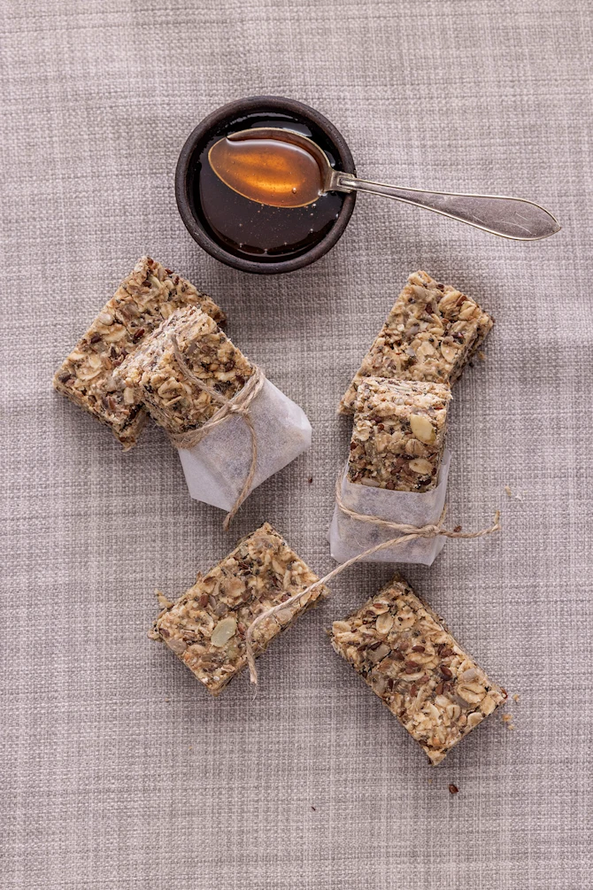 No-bake oats-bar med frø