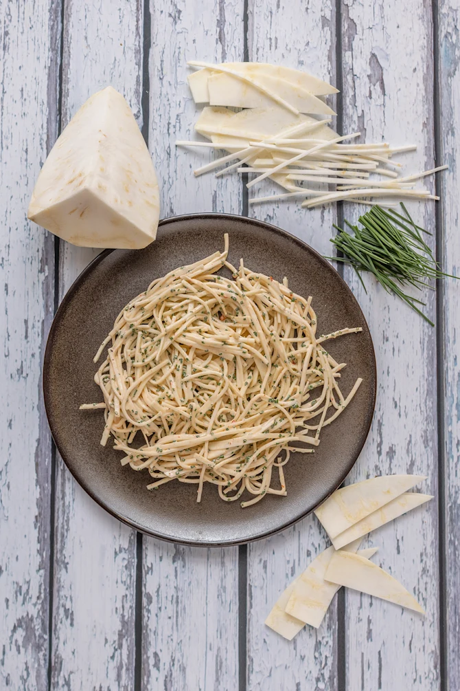 Selleri med spicy creme fraiche dressing