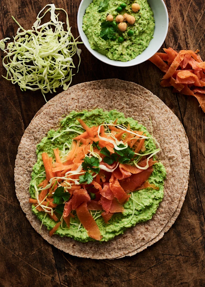 Wraps med laks og grøn hummus
