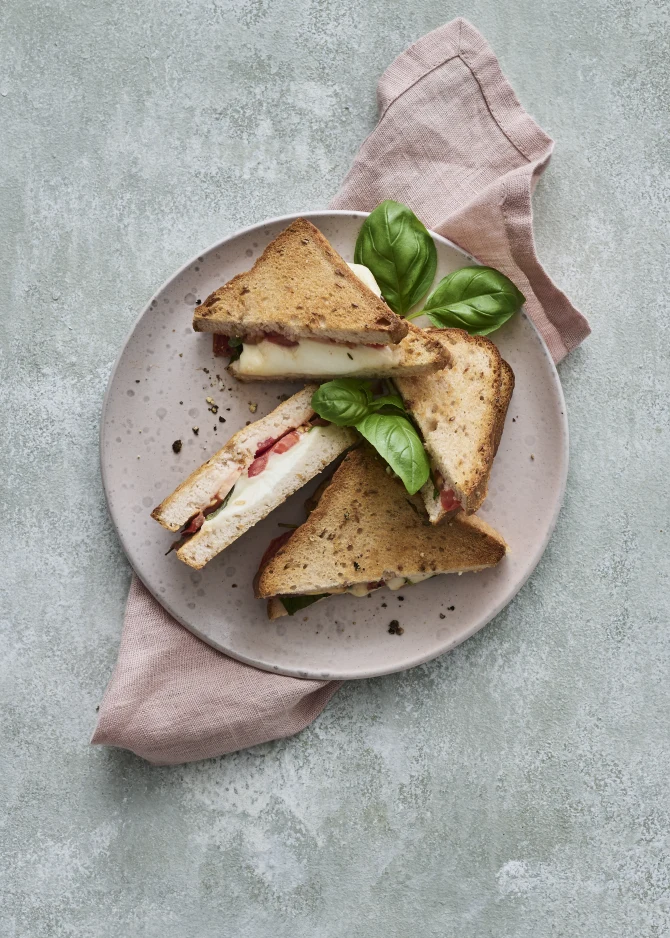 Glutenfri grov mozzarella-sandwich