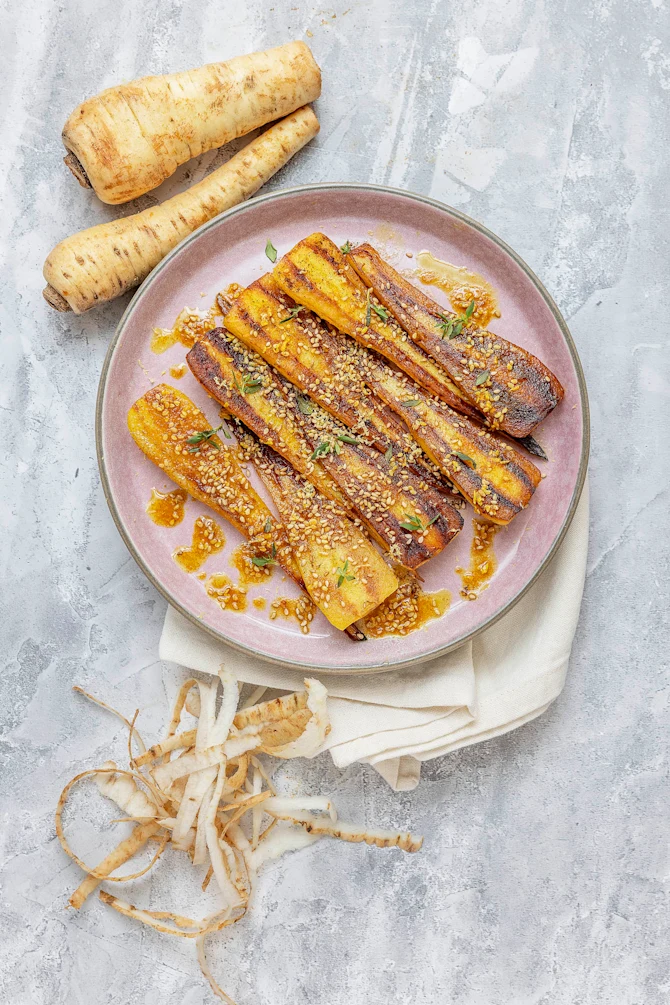 Pastinakker med tomatvinaigrette