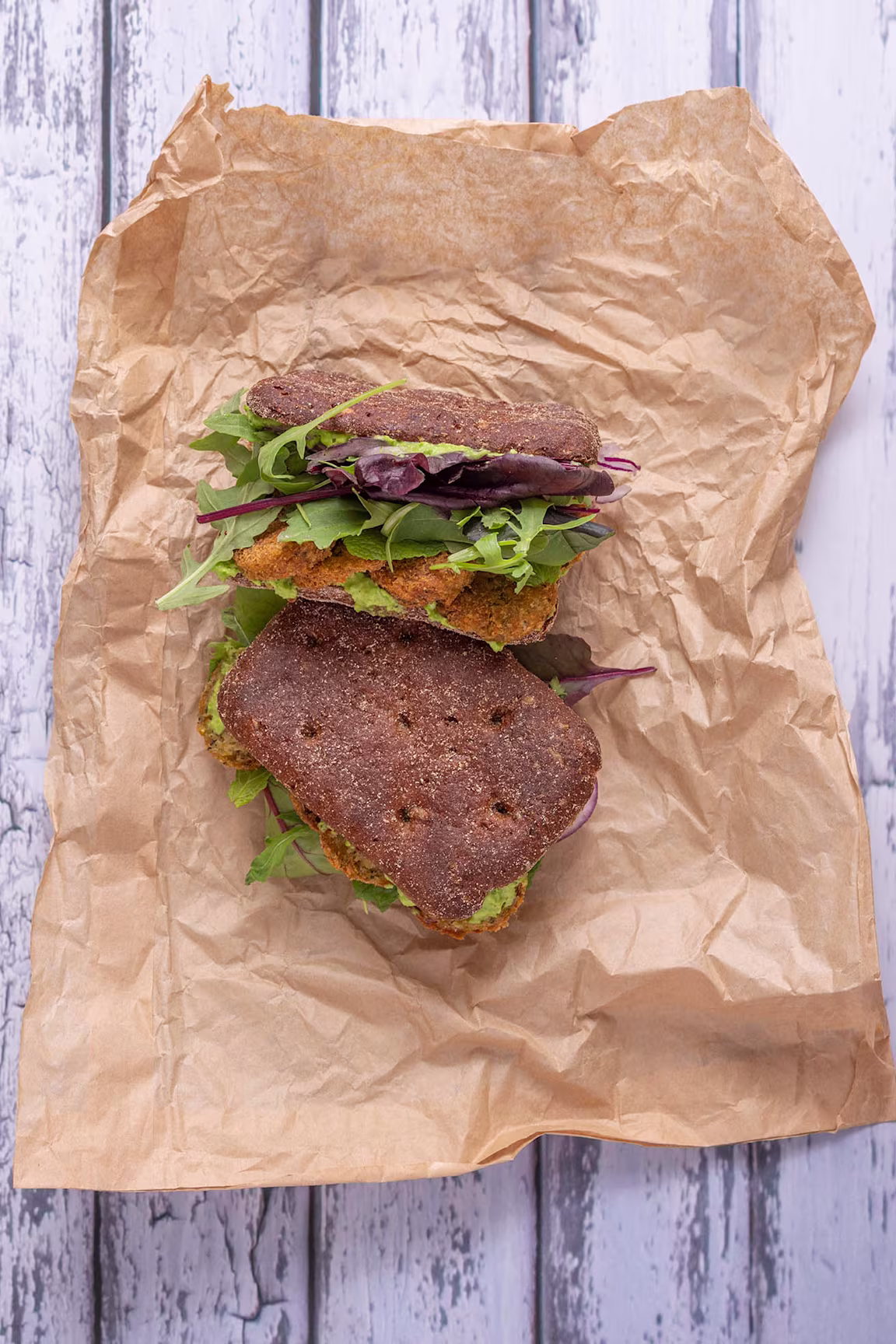 Sandwich med ærtecreme og falafler