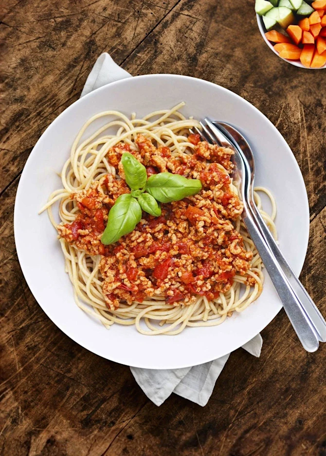 Spaghetti med hakket oksekød, spinat og citron