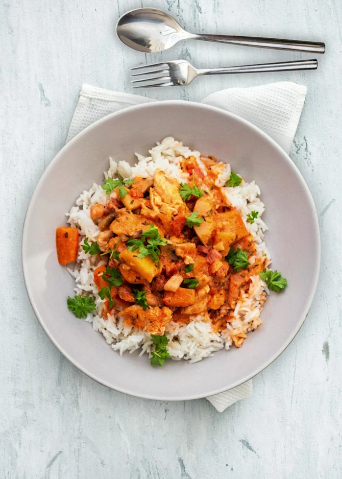 Gryderet med kylling, bacon, rodfrugter og ris - til to dage