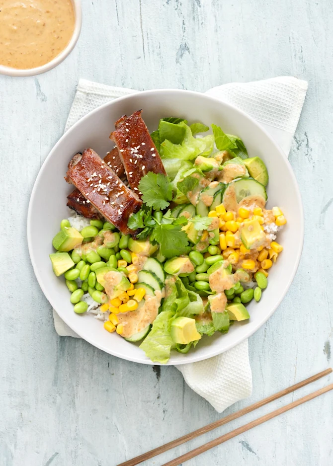 Bowl med ris og spareribs