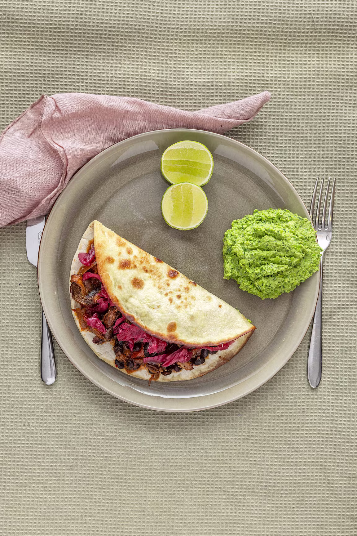 Sprøde tacos med bønnefyld og ærtecreme
