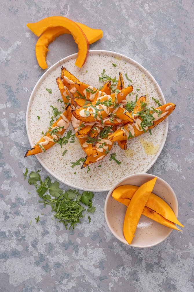 Hokkaido græskar og spicy creme fraiche dressing