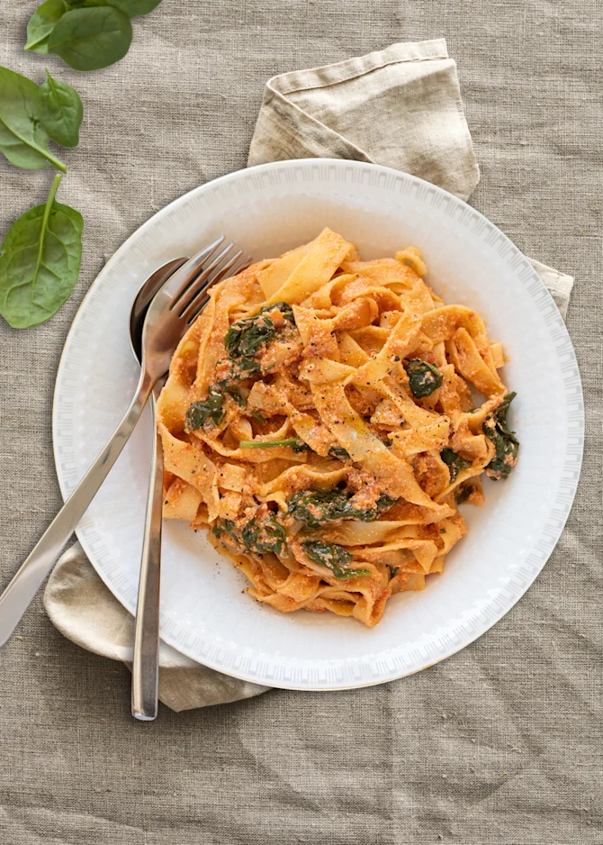 Cremet pasta med ricotta og spinat