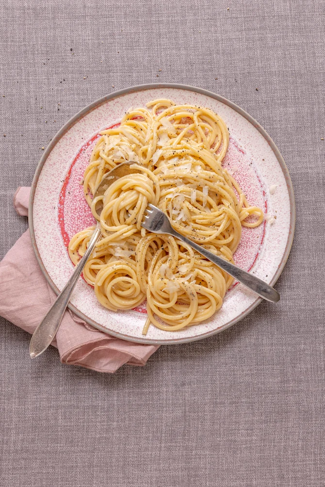 Makaroni cacio e pepe