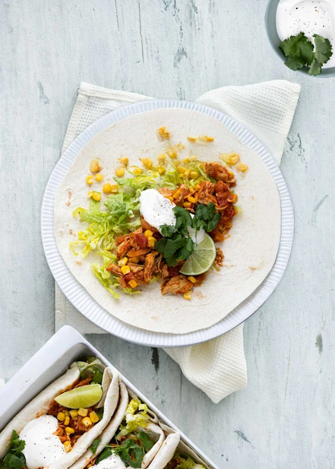 Tortillas med braiseret mexicansk-inspireret kylling