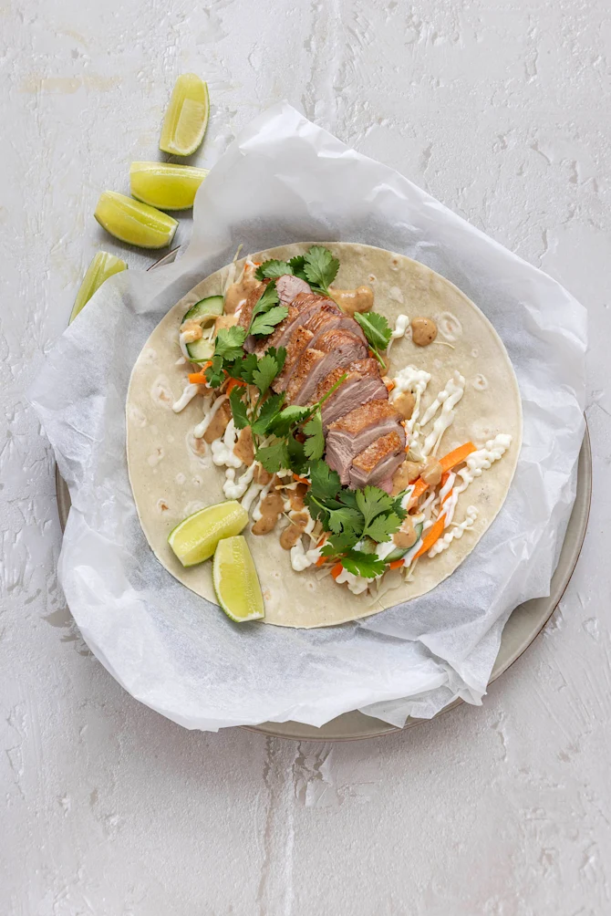 Glutenfri tortilla med and og gomadressing