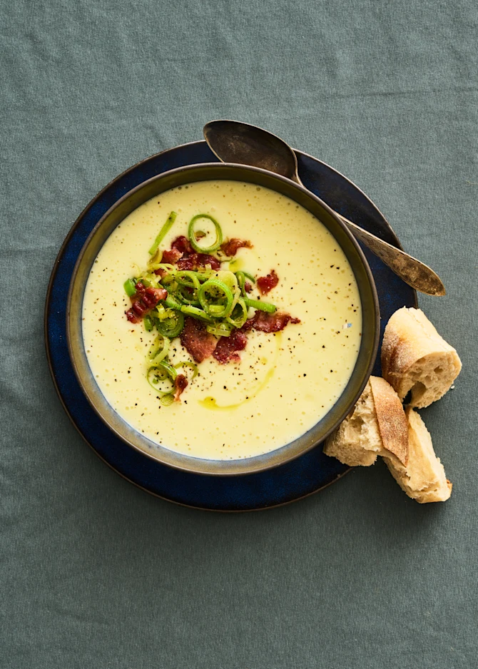 Kartoffelsuppe med porre og bacon