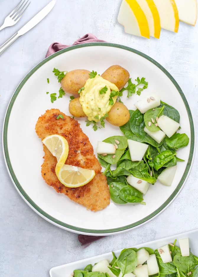 Fiskefilet med kartofler, remo og melonsalat
