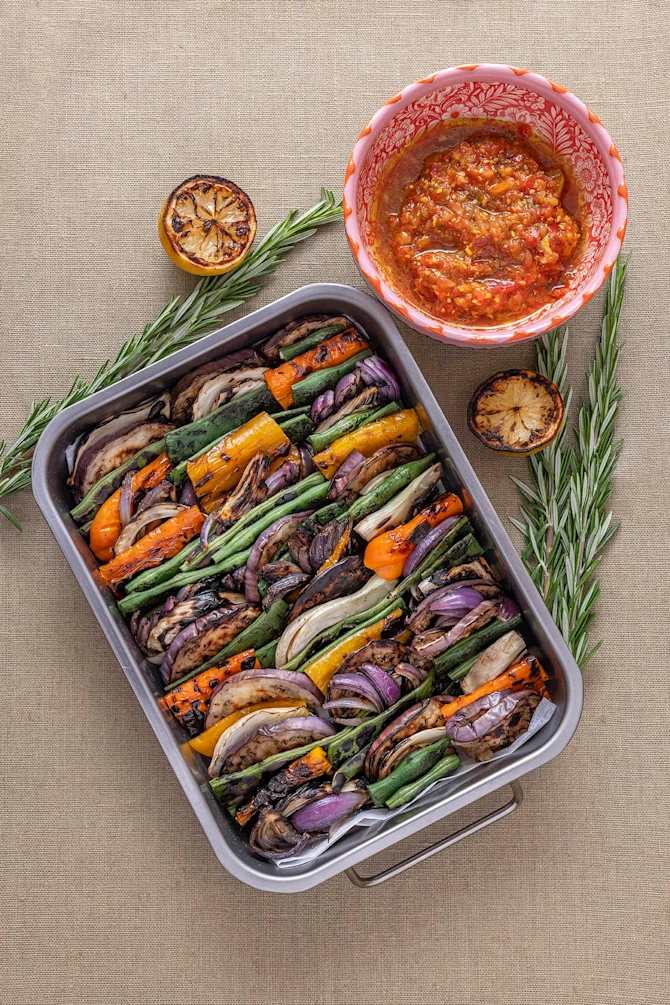 Grillet ratatouille med tomat dip