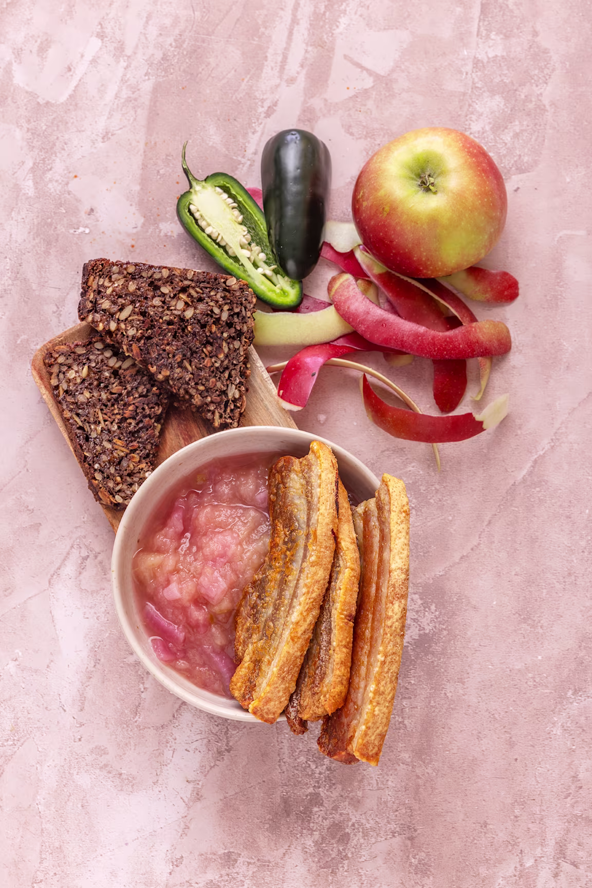Spicy æble chutney med ingefær og stegt flæsk