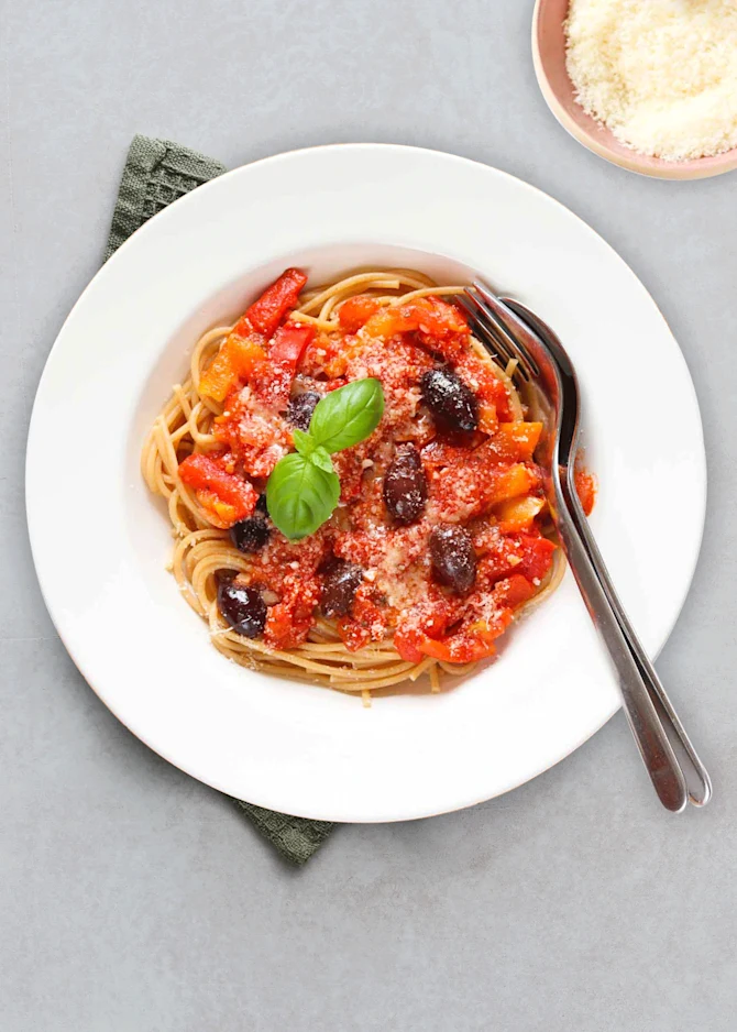 Pastaret med oliven og parmesan