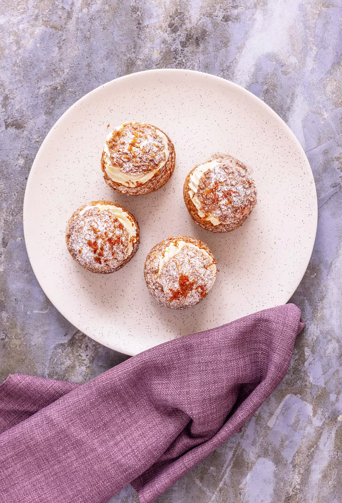 Fastelavnsbolle med mascarpone, appelsinmarmelade & vaniljefløde