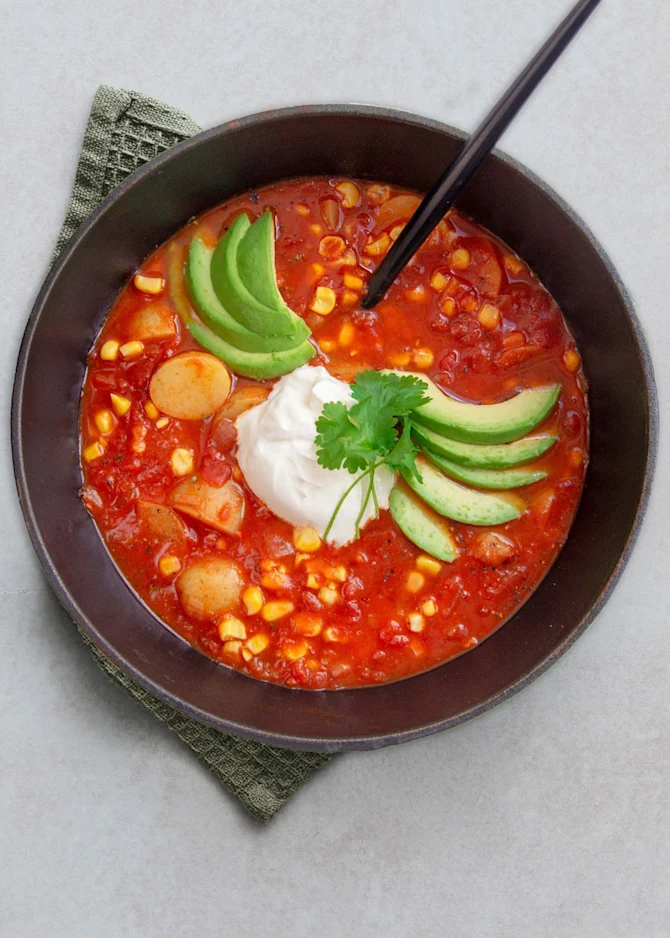 Mexicansk kartoffelgryde med majs og avocado