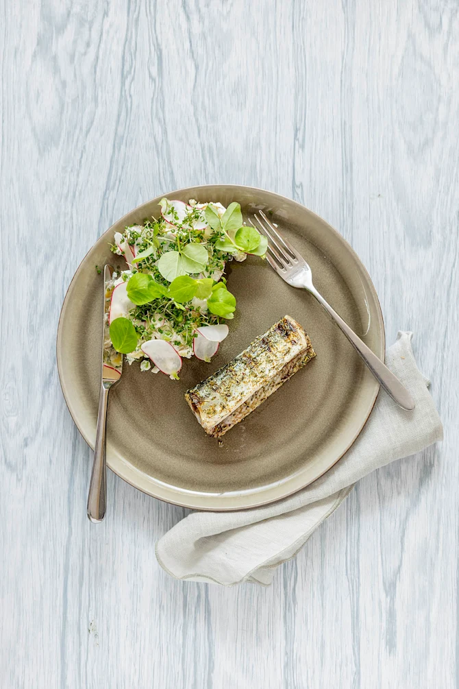 Hornfisk, kartoffelsalat og ærter
