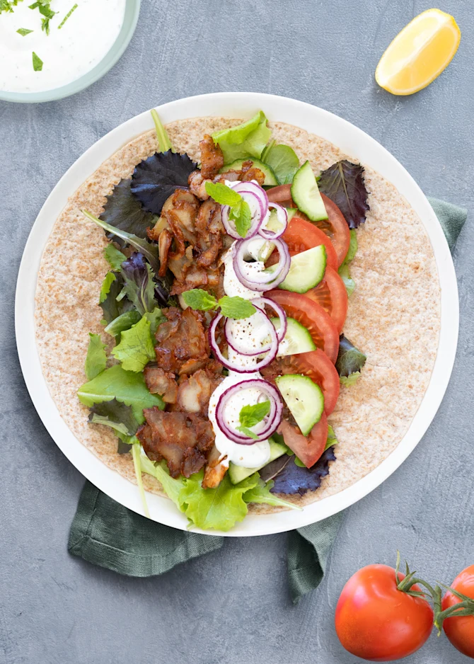Durum med kyllingekebab og myntedressing