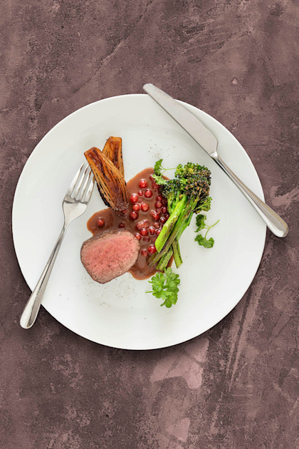 krondyr-med-karamelliserede-l-g-og-broccolini-rema-1000