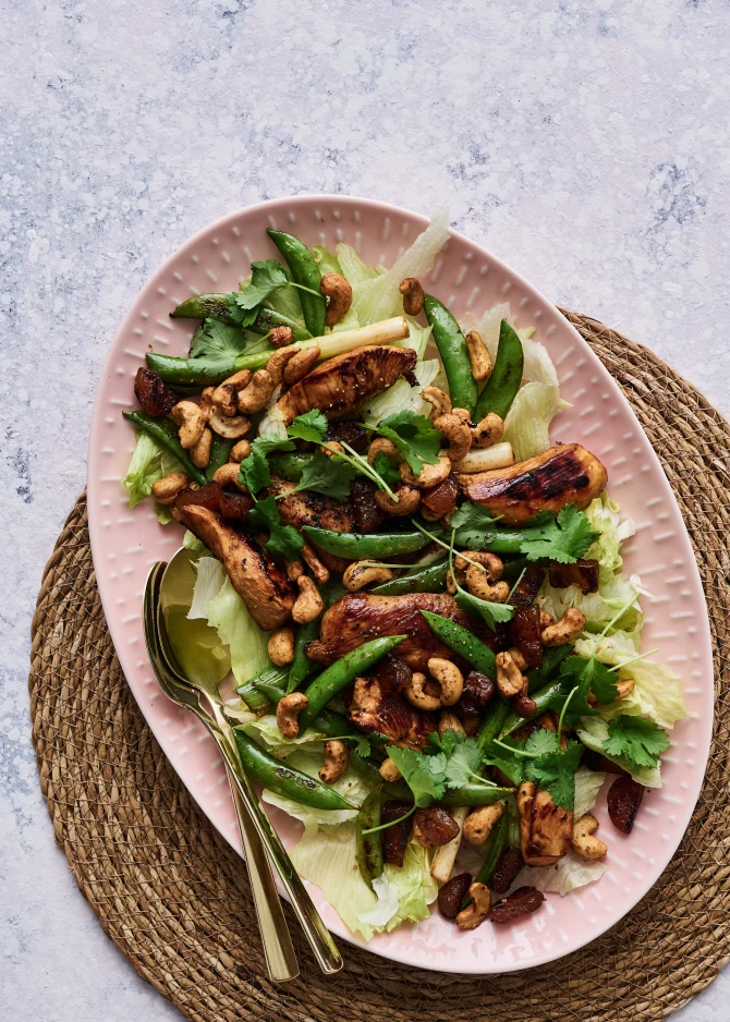 Asiatisk kyllingesalat med cashewnødder og abrikoser