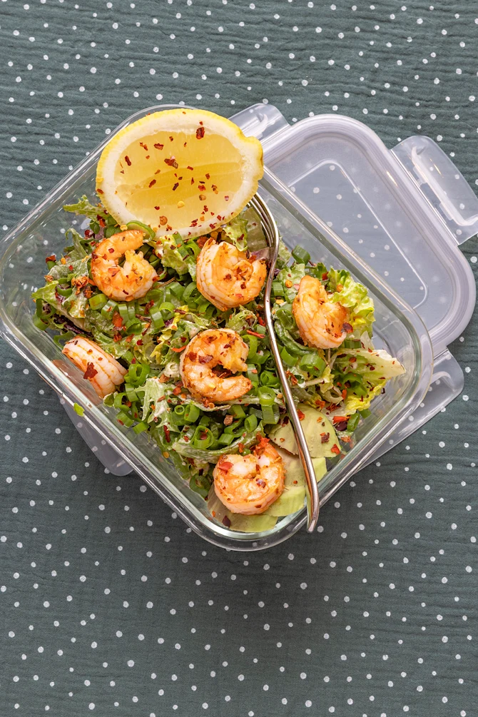 Salatmix med rejer og hytteostdressing