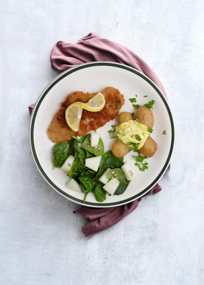 Fiskefilet med kartofler, remo og melonsalat