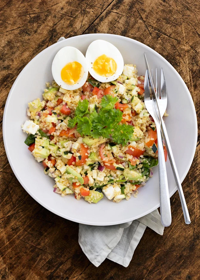 Fyldig bulgursalat med æg