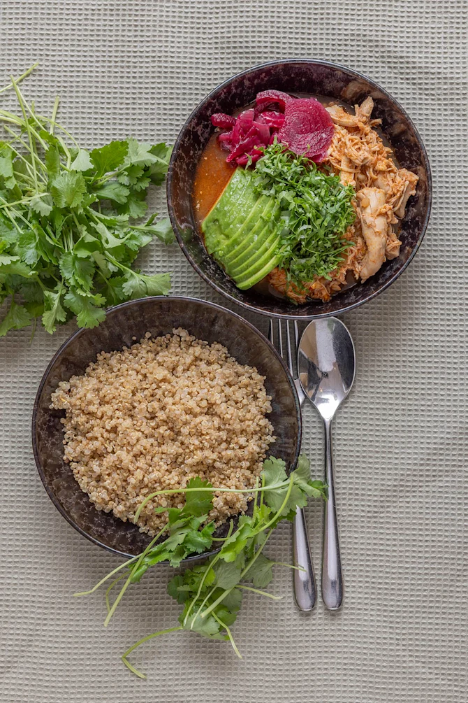 Quinoa med mexikansk inspireret pulled chicken