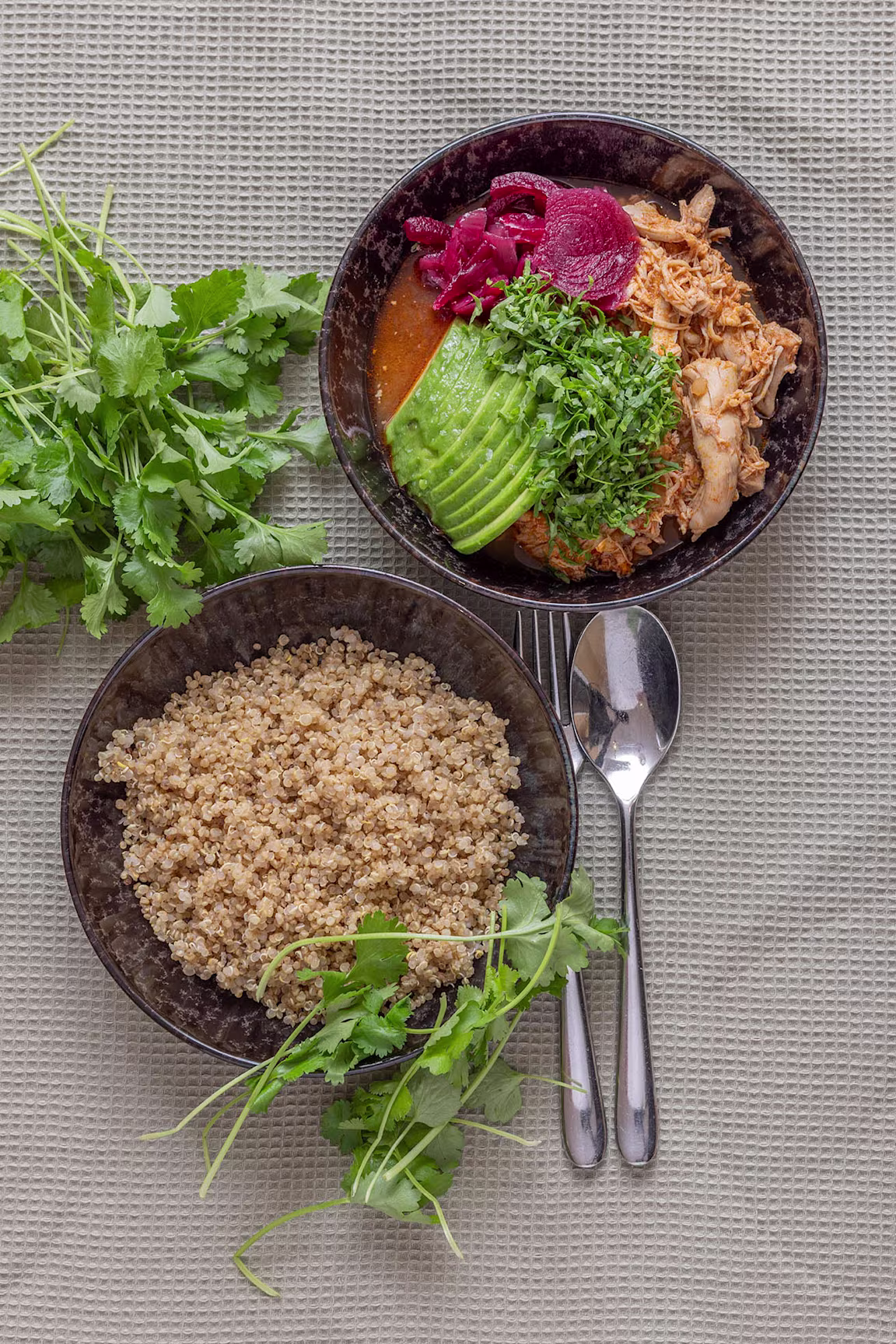 Quinoa med mexikansk inspireret pulled chicken