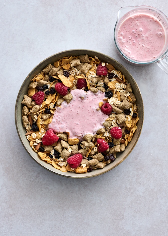 Cornflakes med hindbærmælk