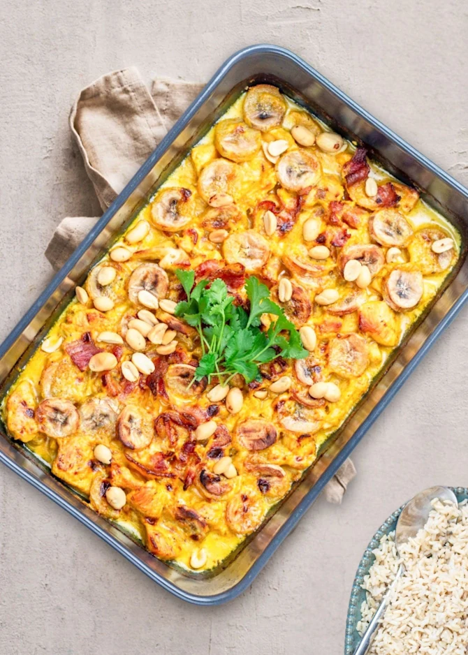 Flygande Jacob med kylling, banan, peanuts og ris